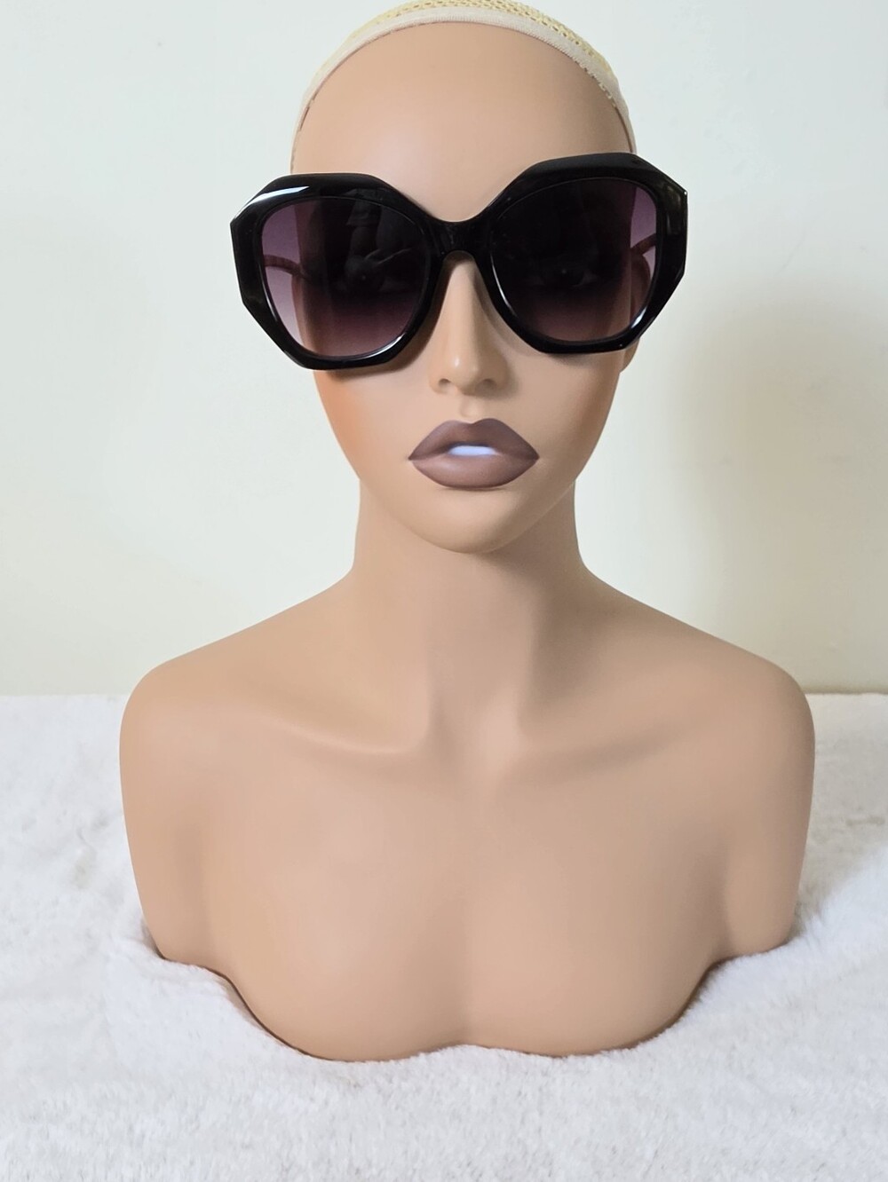 Vince Camuto Black Oversized Geometric Sunglasses - Picture 10 of 13